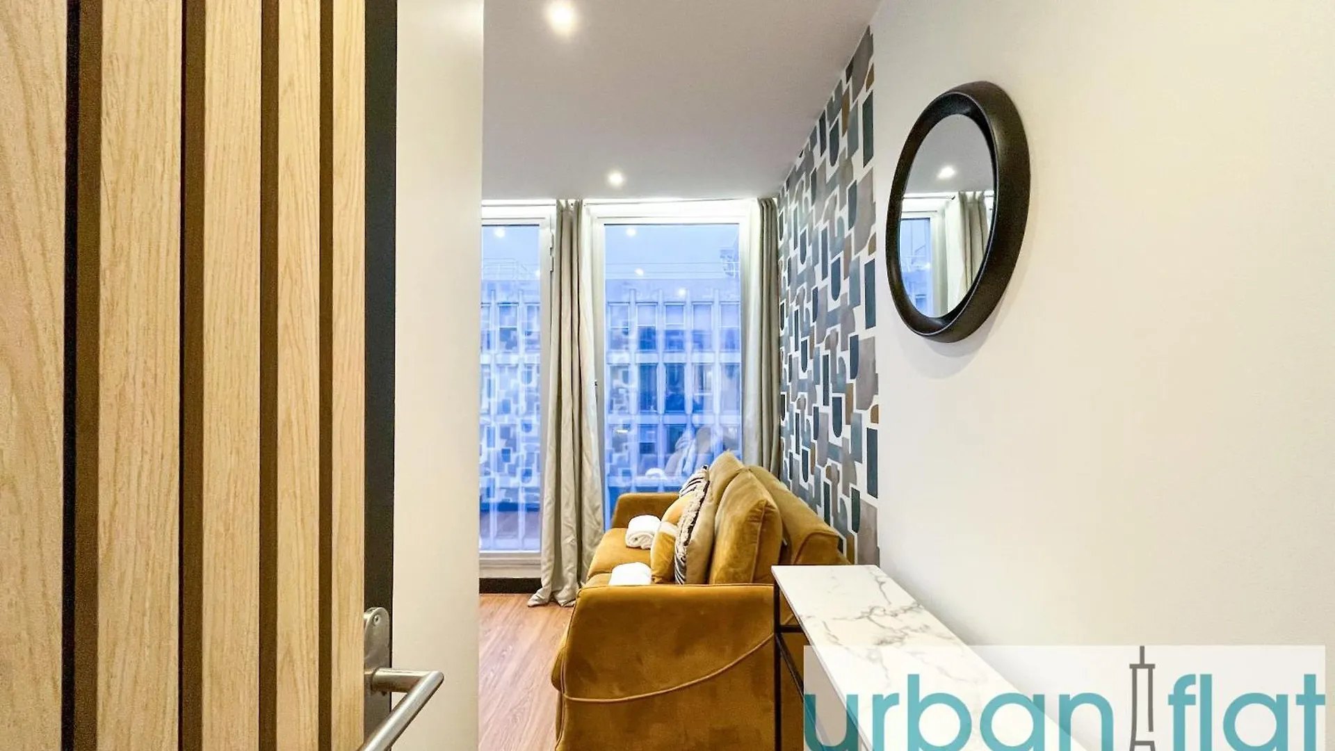 Apartment Urban Flat 129 - Sublime Art Love Champs-Elysees Paris France