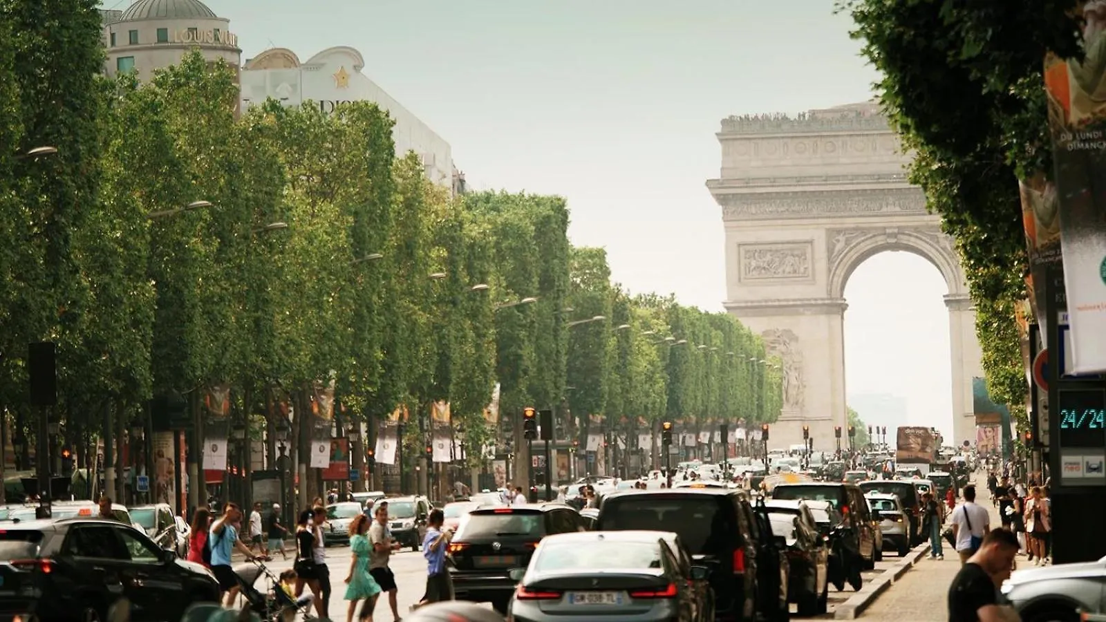 Urban Flat 129 - Sublime Art Love Champs-Elysees Paris France