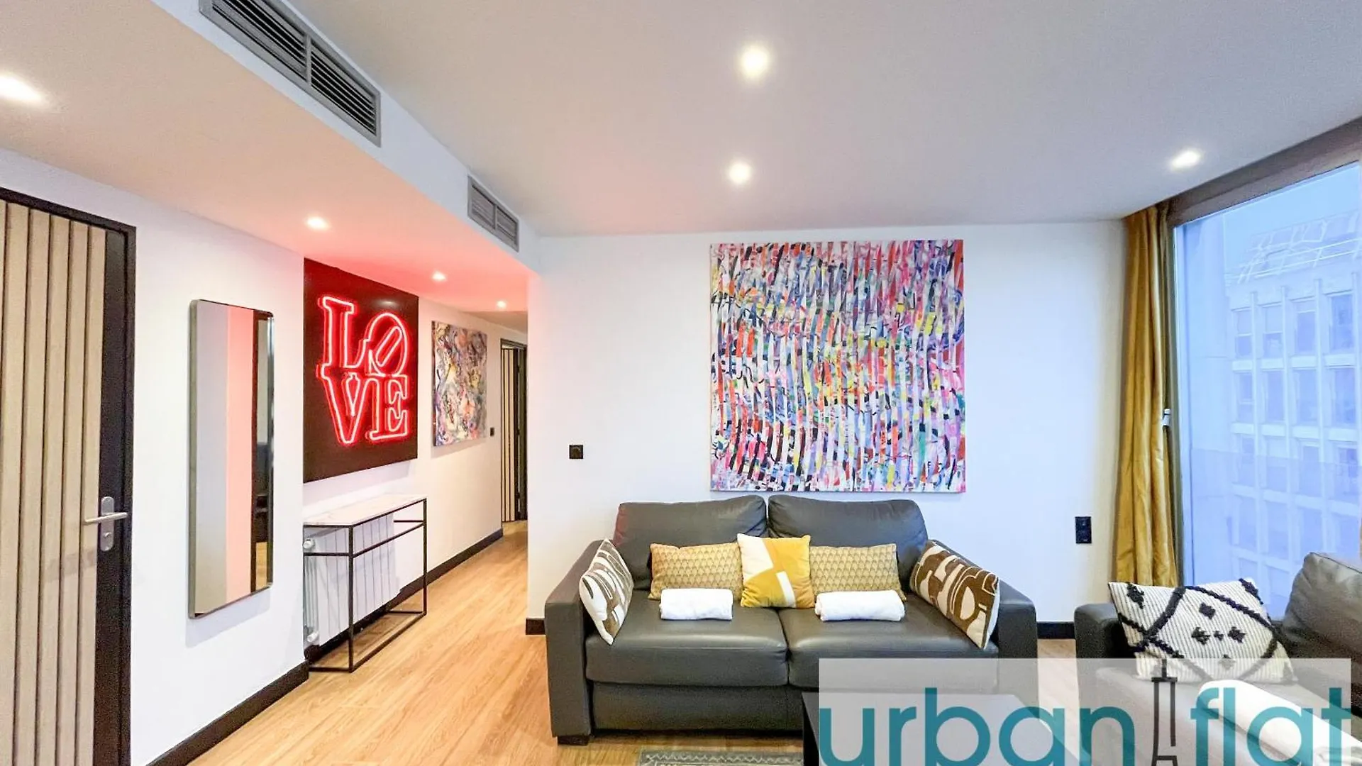 Urban Flat 129 - Sublime Art Love Champs-Elysees Paris Apartment